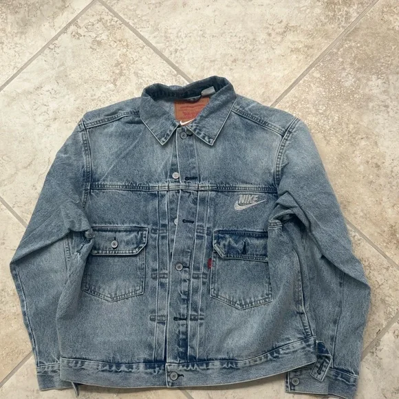Levi's × Nike Trucker Denim Jacket Size L - Picture 1 of 2